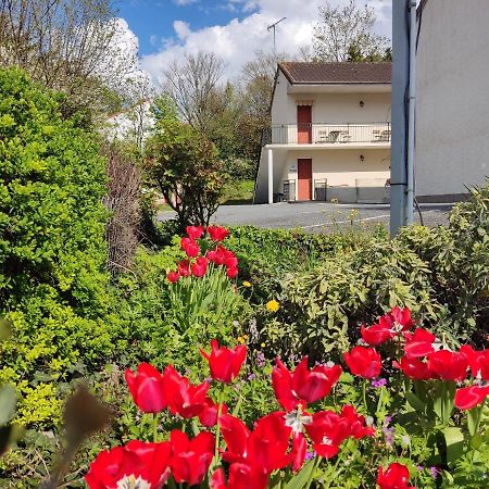 Hotel Montespan Lussac-les-Châteaux Exterior foto