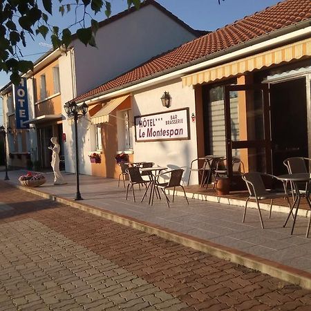 Hotel Montespan Lussac-les-Châteaux Exterior foto