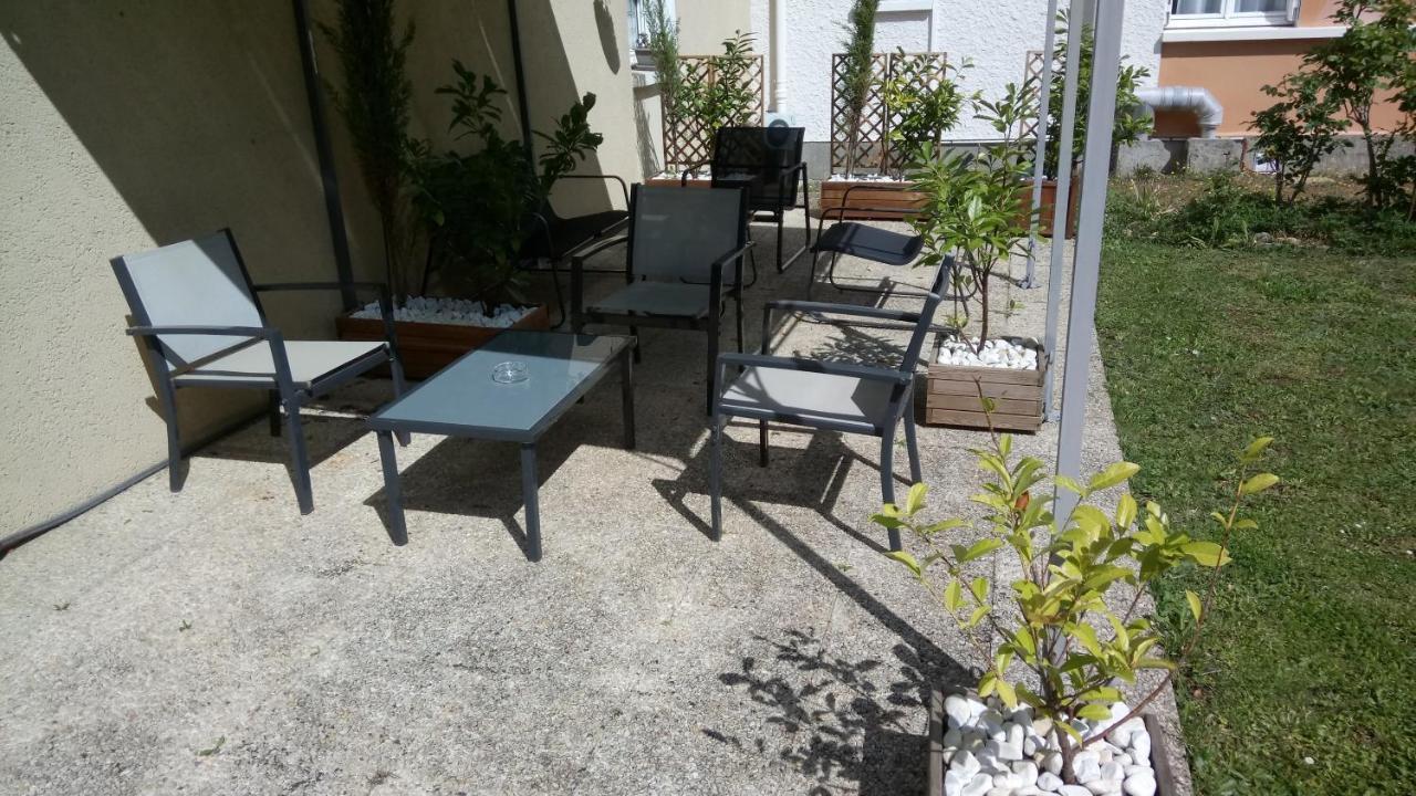 Hotel Montespan Lussac-les-Châteaux Exterior foto