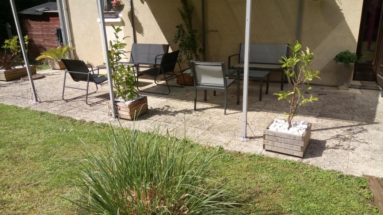 Hotel Montespan Lussac-les-Châteaux Exterior foto