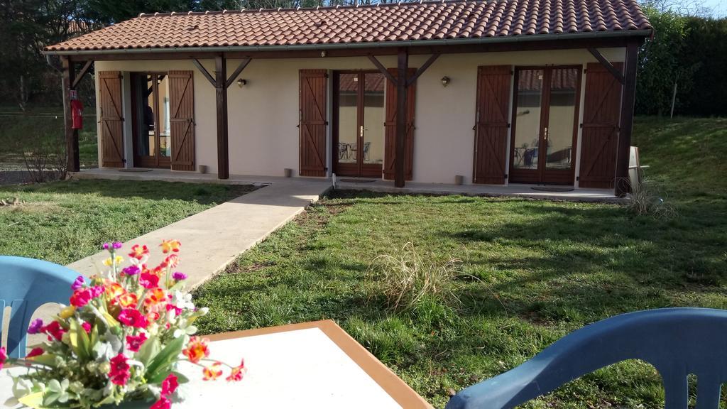 Hotel Montespan Lussac-les-Châteaux Exterior foto