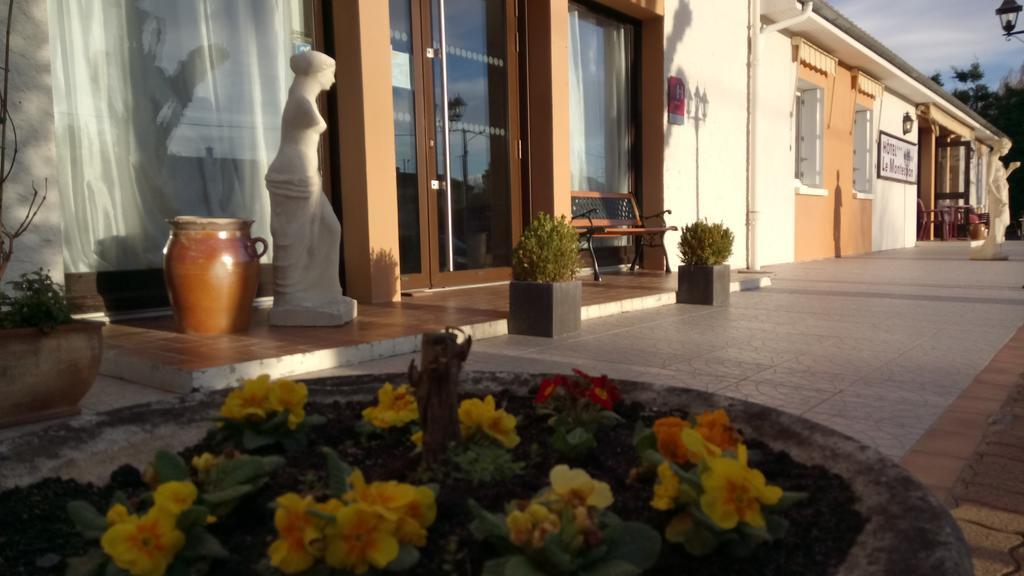 Hotel Montespan Lussac-les-Châteaux Exterior foto