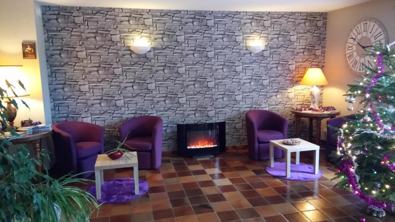 Hotel Montespan Lussac-les-Châteaux Exterior foto