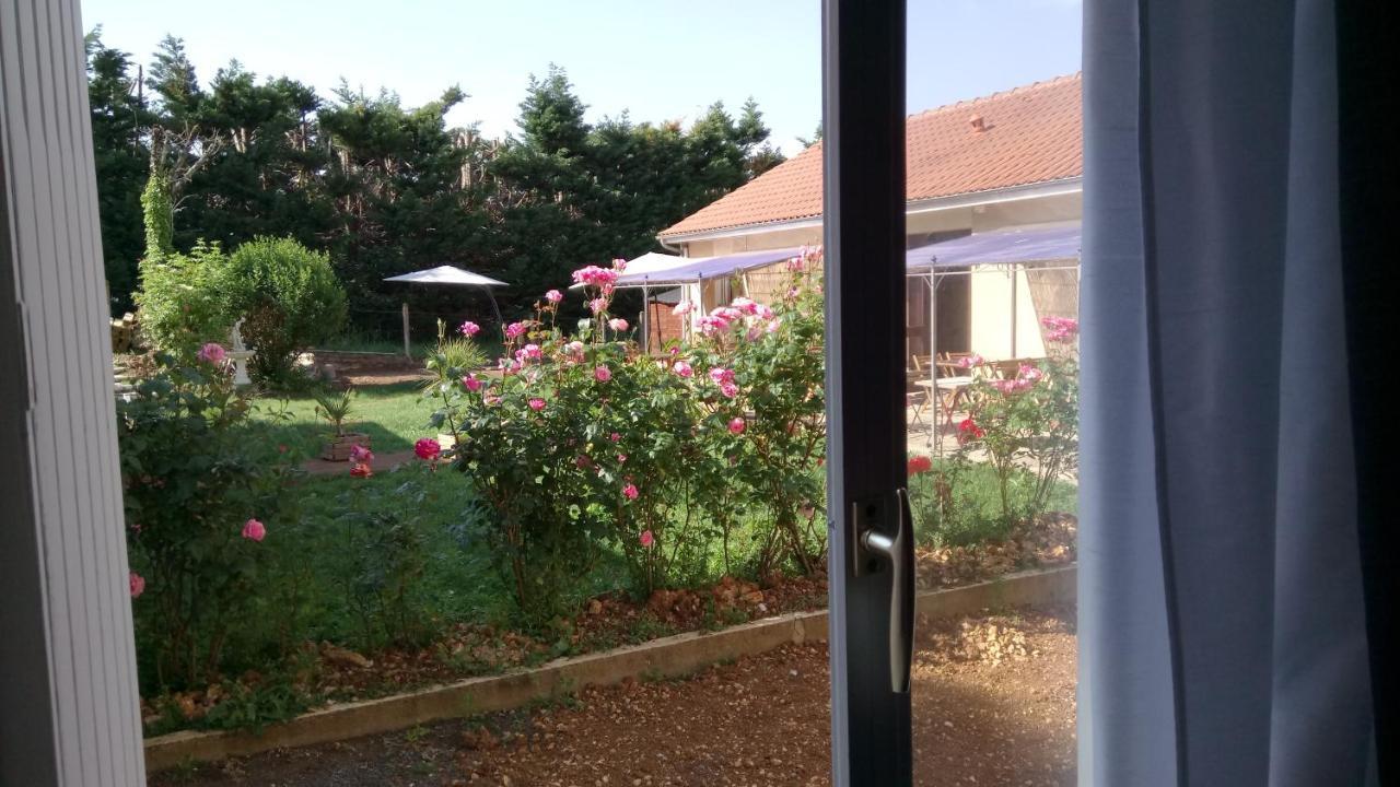 Hotel Montespan Lussac-les-Châteaux Exterior foto